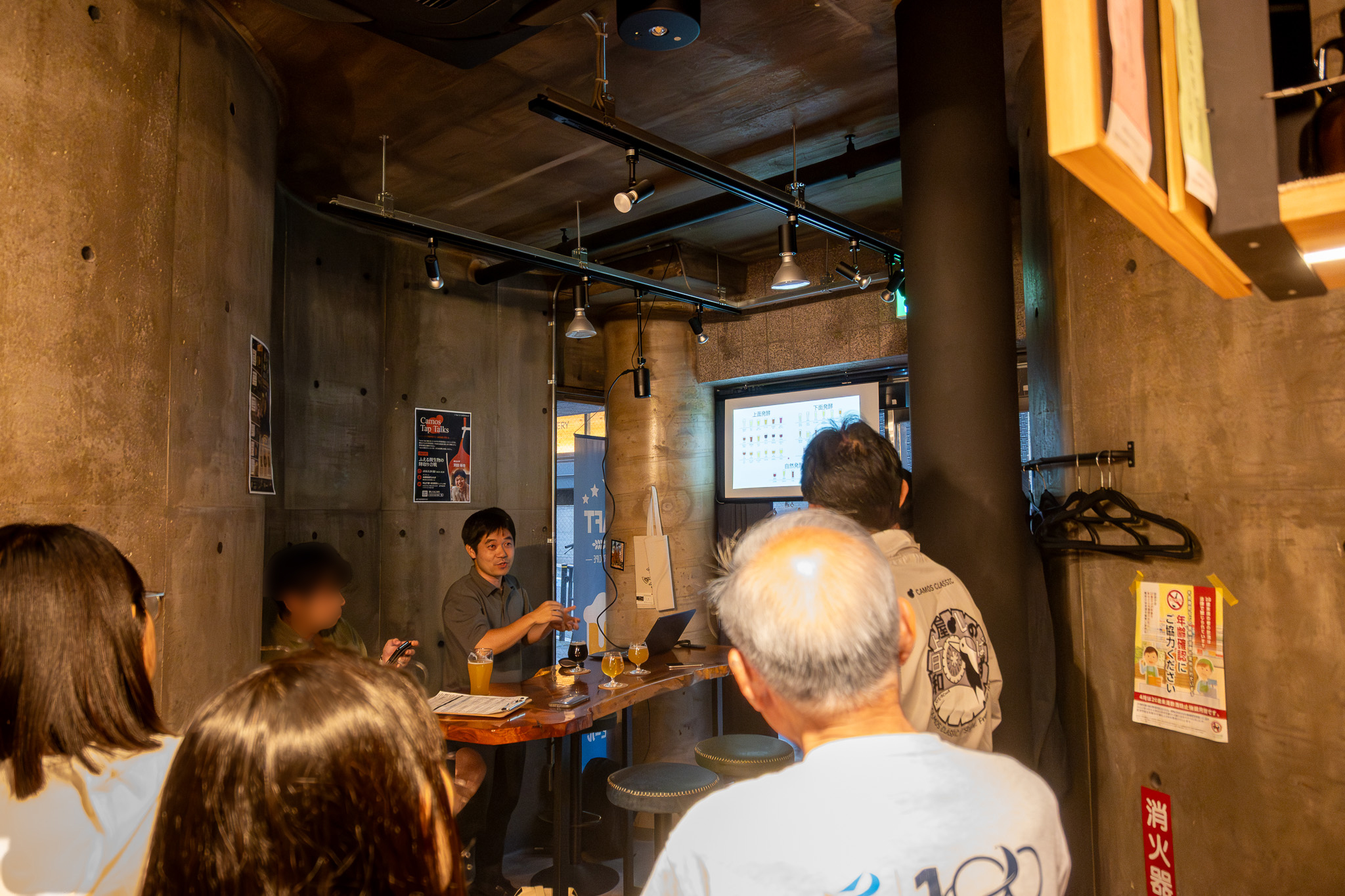 Just after the event began. There were also many people listening outside the frame in the foreground.